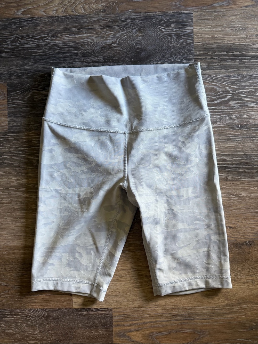 🤍 Lululemon Wunder under High-Rise Short